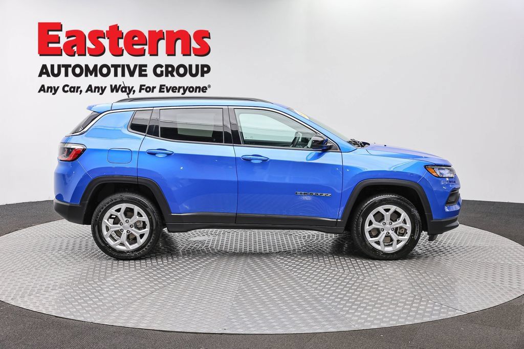 Used 2024 Jeep Compass Latitude AWD/4WD image 6