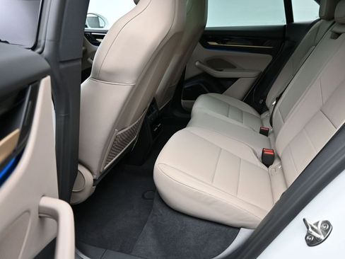 Certified 2025 Porsche Macan 4 Electric image 21