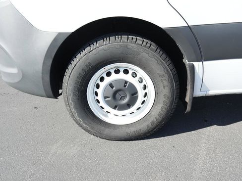 Used 2023 Mercedes-Benz Sprinter 2500 image 15