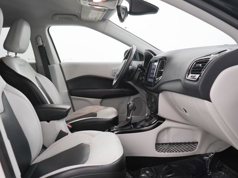 Used 2018 Jeep Compass Limited w/ Safe & Security Group AWD/4WD image 11