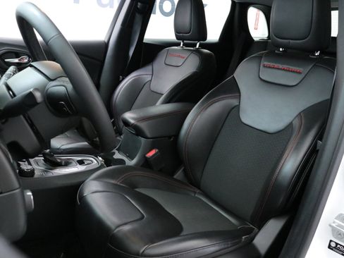 Used 2022 Jeep Cherokee Trailhawk image 22