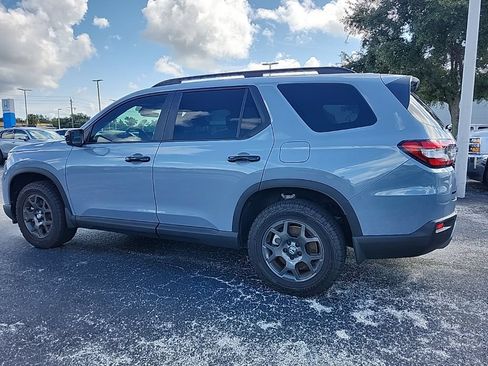 Used 2025 Honda Pilot TrailSport image 7
