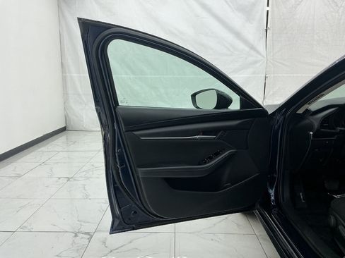 Used 2019 MAZDA MAZDA3 Sedan FWD image 18