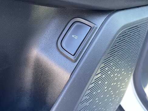 Used 2025 Chevrolet Equinox LT w/ Convenience Package II image 17