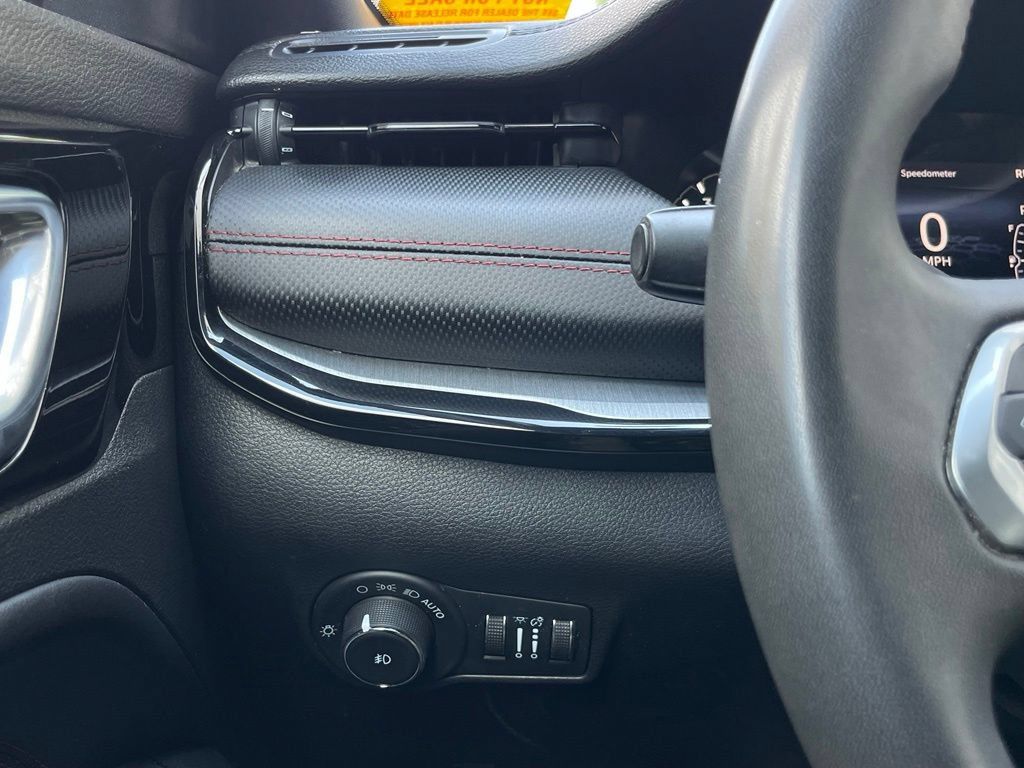 Used 2023 Jeep Compass Trailhawk AWD/4WD image 14