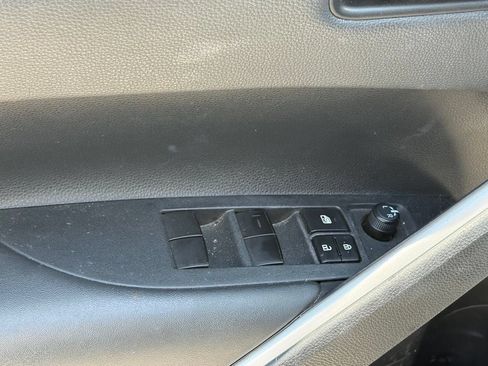 Used 2024 Toyota Corolla Cross XLE w/ Convenience Package FWD image 5