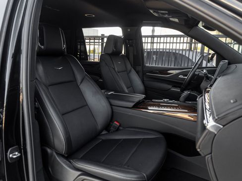 Used 2024 Cadillac Escalade Luxury w/ LPO, Floor Liner Package RWD image 41