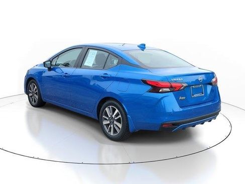 Used 2023 Nissan Versa SV image 3