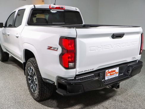 Used 2024 Chevrolet Colorado Z71 w/ Z71 Convenience Package 2 AWD/4WD image 9