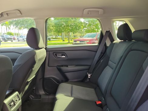 Used 2025 Nissan Rogue SV FWD image 14