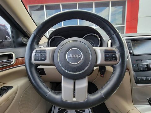 Used 2013 Jeep Grand Cherokee Limited w/ Luxury Group II AWD/4WD image 11