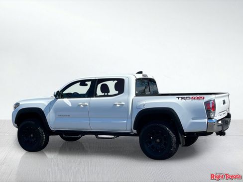 Certified 2022 Toyota Tacoma TRD Off-Road AWD/4WD image 5