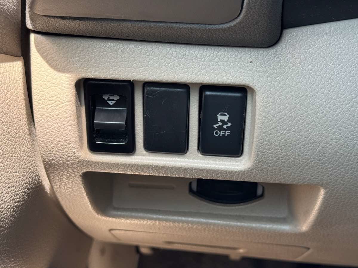 Used 2011 Nissan Altima 2.5 SL w/ Technology Pkg FWD image 25