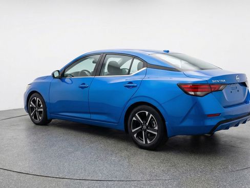 Used 2025 Nissan Sentra SV image 6