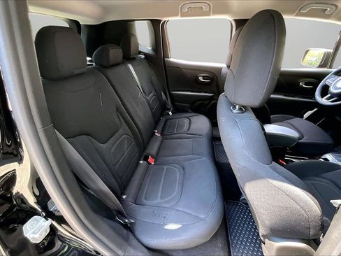 Certified 2022 Jeep Renegade Latitude AWD/4WD image 24