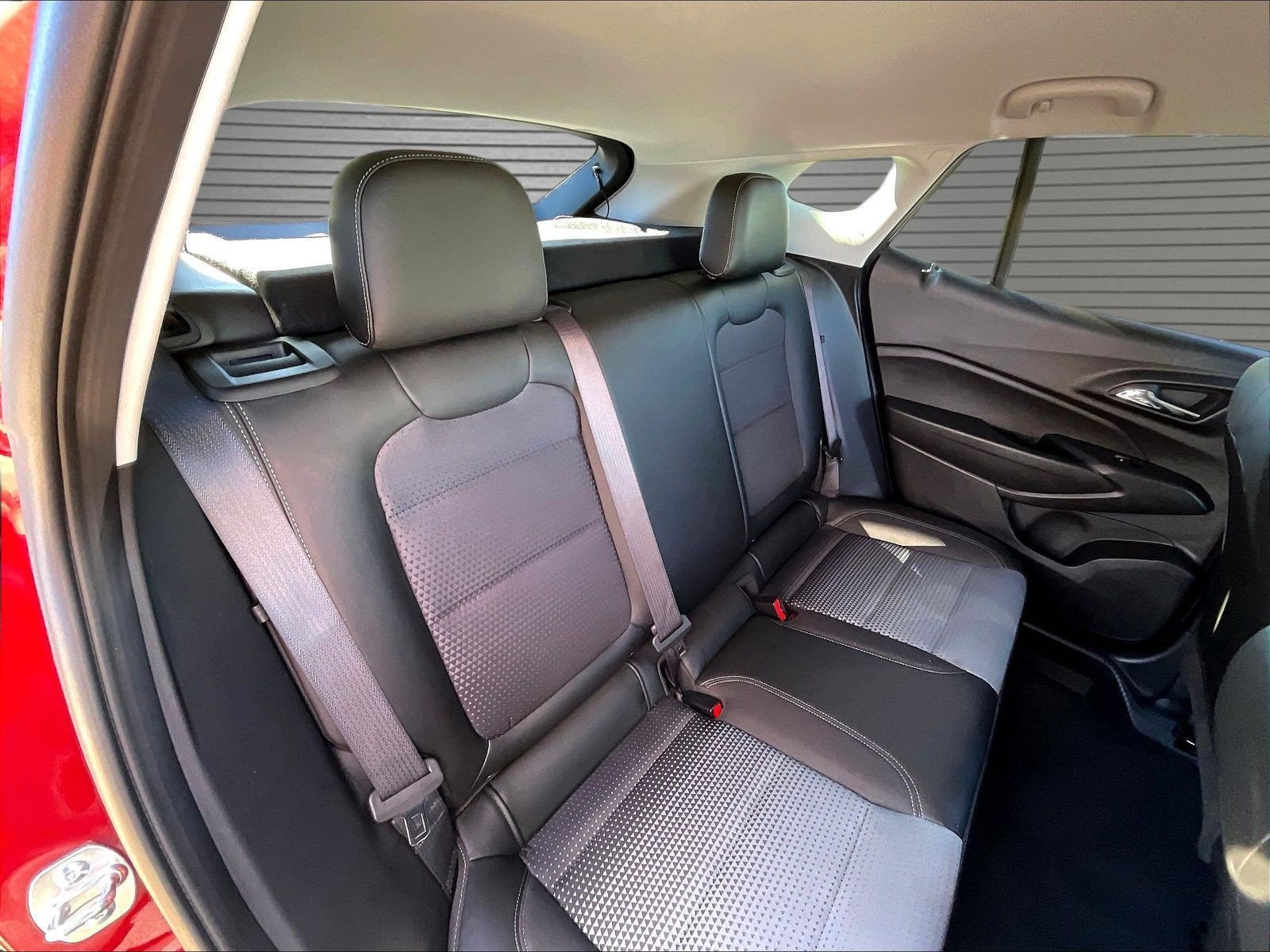 Used 2025 Chevrolet Trax LT w/ LT Convenience Package FWD image 21