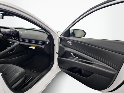 New 2026 Hyundai Elantra Limited FWD image 40