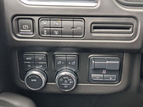 Certified 2022 GMC Yukon XL SLT w/ SLT Premium Package image 18