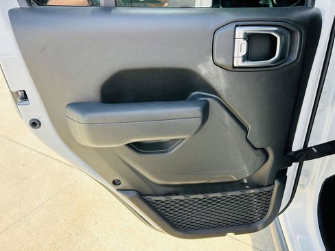 Used 2024 Jeep Wrangler Unlimited AWD/4WD image 26