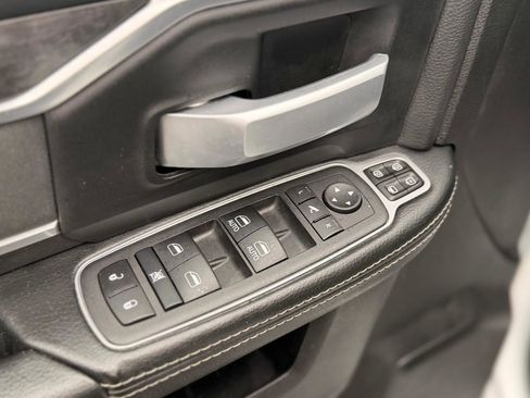 Used 2024 RAM 2500 Big Horn w/ Sport Appearance Package image 10