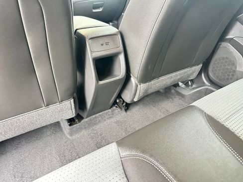 Used 2025 Chevrolet Trax LT image 44