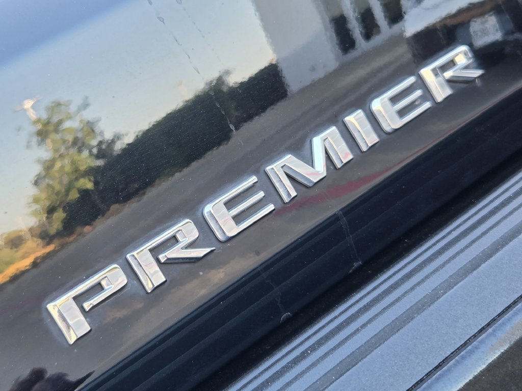 Used 2023 Chevrolet Suburban Premier w/ Premium Package RWD image 9