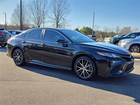 Used 2024 Toyota Camry SE w/ Cold Weather Package image 5