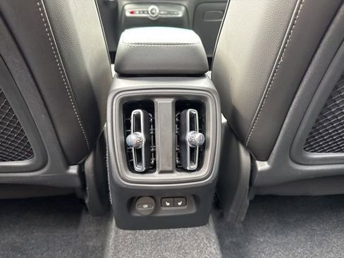 Certified 2025 Volvo XC40 B5 Core image 16