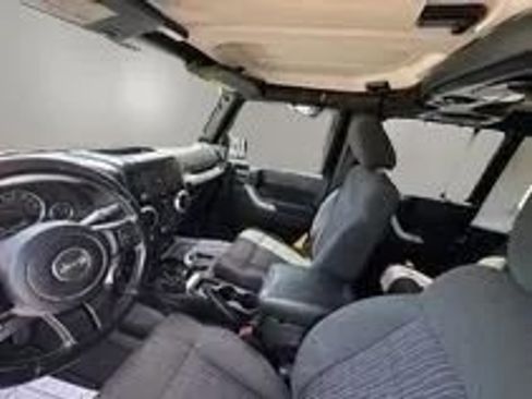 Used 2012 Jeep Wrangler Unlimited Rubicon w/ Connectivity Group AWD/4WD image 21