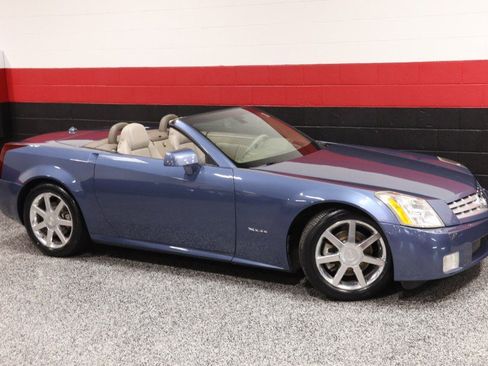 Used 2005 Cadillac XLR RWD image 2