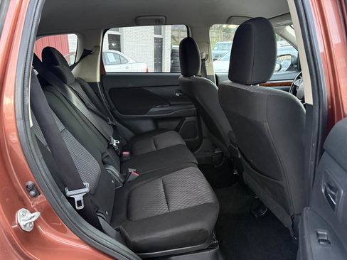 Used 2014 Mitsubishi Outlander GT image 12