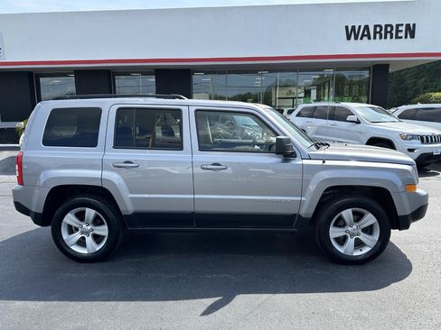 Used 2017 Jeep Patriot Latitude AWD/4WD image 17