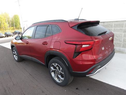 Used 2024 Chevrolet Trax LT image 9