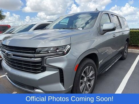 Used 2023 Chevrolet Suburban LT w/ LT Signature Plus Package RWD image 2