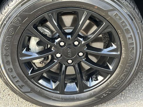 Used 2023 Jeep Cherokee Altitude Lux image 10