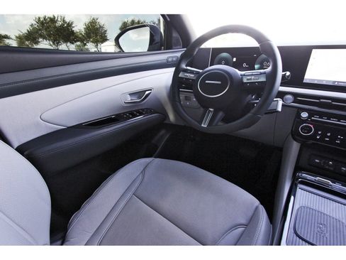 Used 2026 Hyundai Tucson Limited FWD image 11