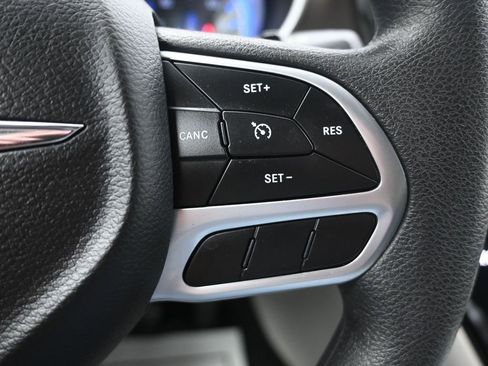 Used 2018 Chrysler Pacifica Touring Plus w/ Tire & Wheel Group image 24