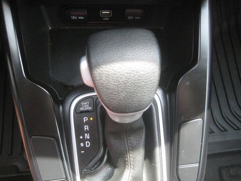 Used 2025 Kia Soul LX w/ LX Technology Package FWD image 17