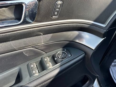 Used 2019 Ford Explorer XLT w/ Equipment Group 202A AWD/4WD image 14