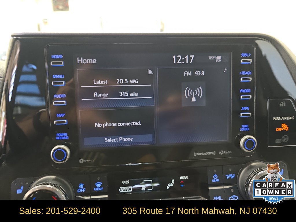Used 2022 Toyota Highlander XLE AWD/4WD image 19