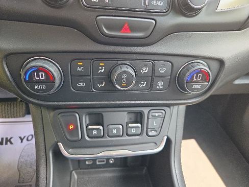 Used 2020 GMC Terrain SLT w/ Preferred Package AWD/4WD image 11