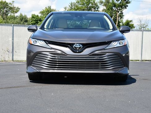 Used 2019 Toyota Camry XLE FWD image 2