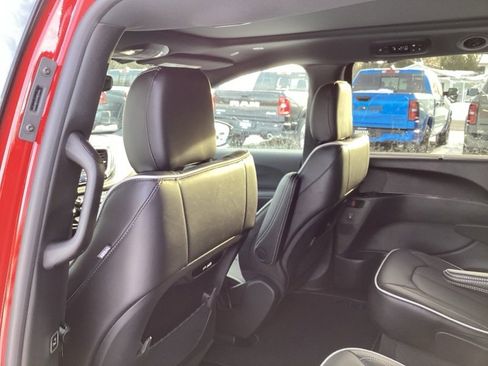 New 2026 Chrysler Pacifica Limited image 20