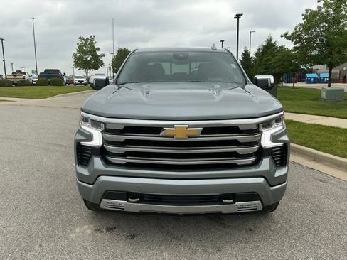 Used 2025 Chevrolet Silverado 1500 High Country w/ Technology Package AWD/4WD image 9