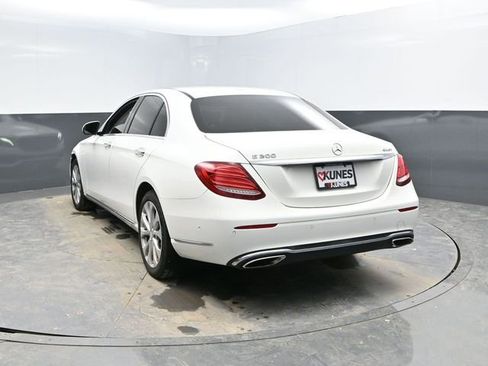 Used 2017 Mercedes-Benz E 300 4MATIC image 6
