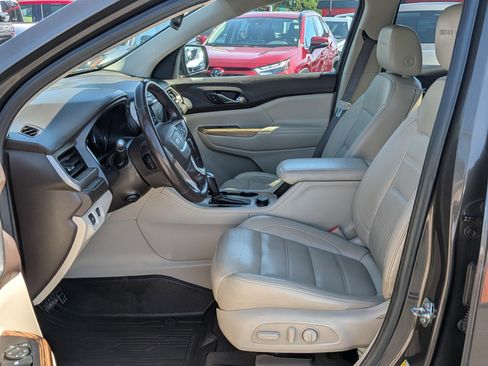 Used 2019 GMC Acadia Denali w/ Technology Package AWD/4WD image 5