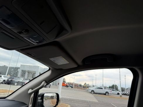 Used 2019 Nissan Titan SV image 20