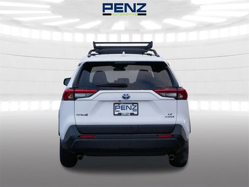 Used 2021 Toyota RAV4 LE image 6