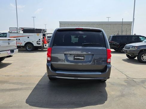Used 2019 Dodge Grand Caravan SE w/ UConnect Hands-Free Group FWD image 8