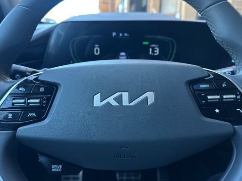 Used 2023 Kia Niro EX Touring FWD image 23